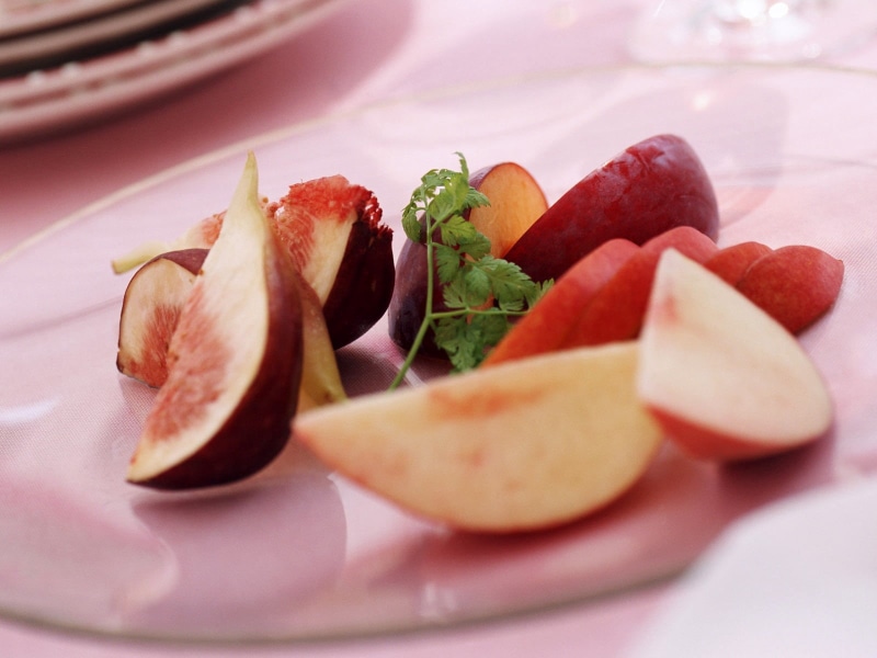 soft focus, meat, fruit, table, freshness, plate, parsley, apple, 720P, french food, fig, processed meat, apples, sliced, ready-to-eat, selective focus