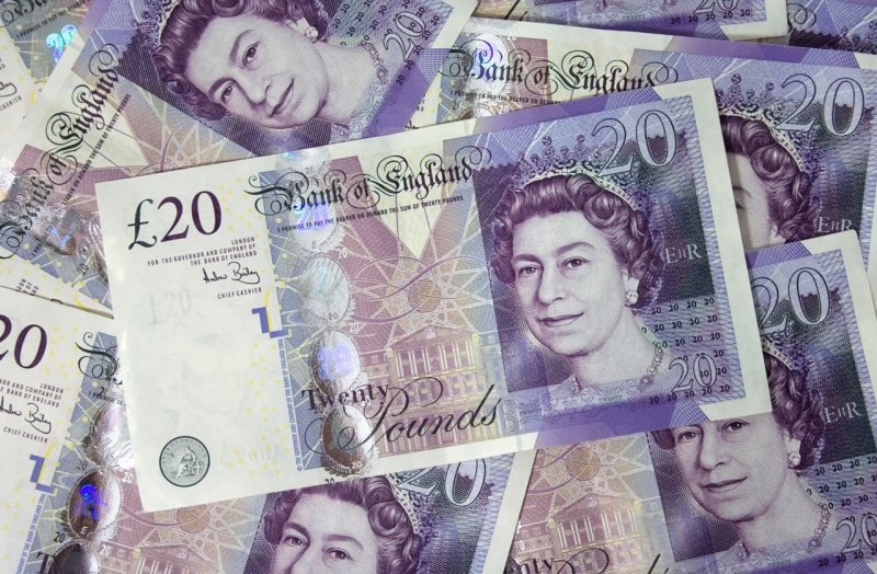 business, male likeness, lot, currency, pounds, close-up, kingdom, england, communication, finance, pound, representation, economy, bills, human representation
