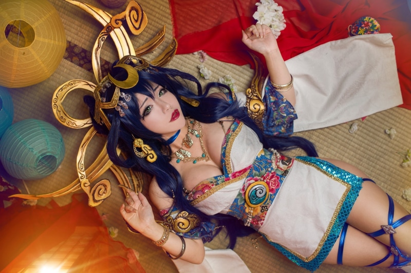hairstyle, figure, style, 1080P, outfit, costume, look, headdress, gold plated, light, red, lies, Asian, decoration, image, hair, room, makeup, cosplay
