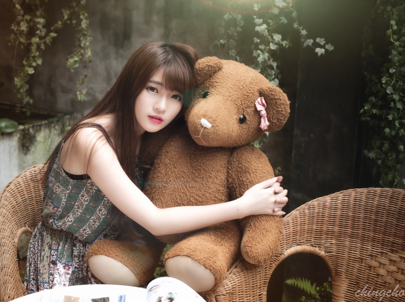 long hair, depthoffield, Beautiful, casual clothing, People, stuffed toy, representation, one person, teddy bear, Cute, bangs, Bear, beautiful woman, leisure activity