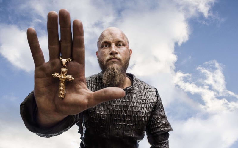 men, Ragnar Lodbrok, cross, hands, Vikings, 2K, Vikings (TV series)
