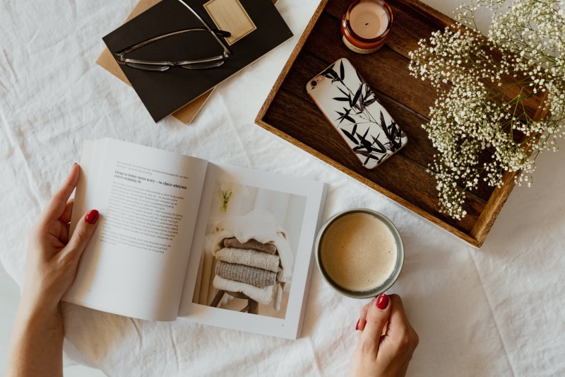 coffee, tray, adult, hand, opened book, human hand, publication, hands, directly above, drinking, drink, cappucino, tea cup, late, top view, refreshment