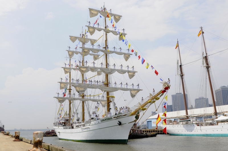 summer, 4K, pole, sailors, skyline, day, tall Ship, buildings, sailing-ship, sailing Ship, manning the mast, boat, architecture, sailboat, port, mast