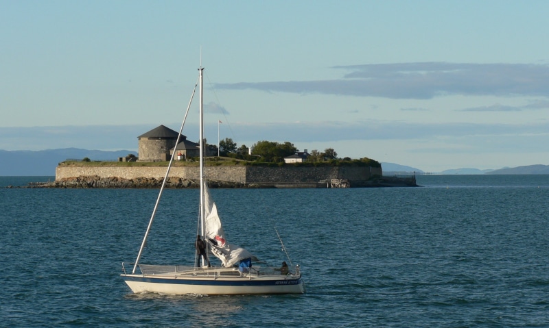 cloud - sky, sea, relaxation, mode of transportation, mast, no people, beauty in nature, water, nature, waterfront, day, recreation, island, white, watercraft