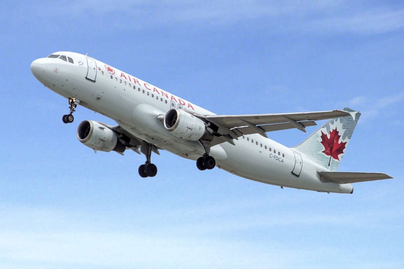 landing - Touching Down, transport, airliner, motion, aircraft, on the move, tourism, passenger, air Vehicle, airplane, day, corporate, airplanes, single object