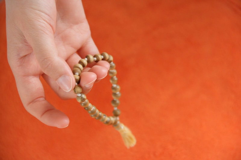india, spirit, japa, human finger, adult, symbolic, Faith, hope, bead, Hope, human hand, culture, indoors, pray, yoga, body part, prayer, buddhist, person