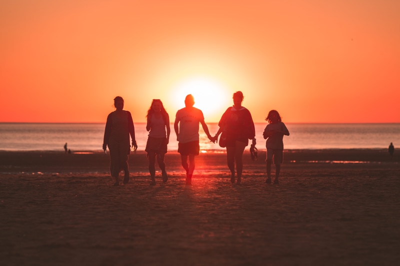 dusk, horizon over water, sunlight, horizon, women, real people, silhouette, beach, hour, leisure activity, sun, land, person, five, back Lit, water, lifestyles