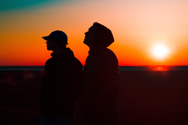 sea, standing, horizon over water, men, sun, twilight, water, adult, outdoors, friends, relaxation, people, two People, scenics - nature, sunlight, love
