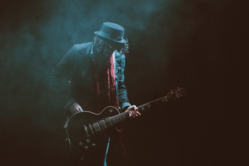 smoke - physical structure, event, men, arts And Entertainment, fedora hat, artist, performer, 5K, one man only, playing, performing Arts Event, electric Guitar