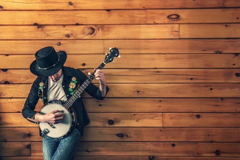 standing, men, wood - Material, the wall, leaning, hat, country, lifestyles, casual clothing, males, arts culture and entertainment, 5K, wall - building feature