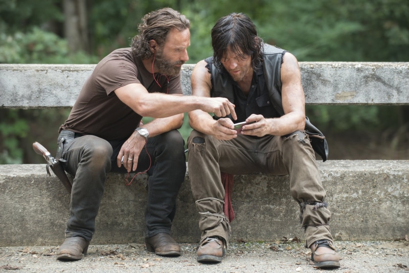 TV Show, front view, men, Andrew Lincoln, mammal, Norman Reedus, lifestyles, The Walking Dead, real people, sitting, 1080P, people, domestic, casual clothing