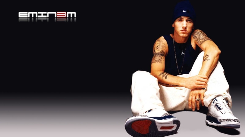 copy space, 1080P, fashion, shoe, lifestyles, studio Shot, sportsman, young Adult, nike, black Color, athlete, muscular Build, tattoo, waiting, looking
