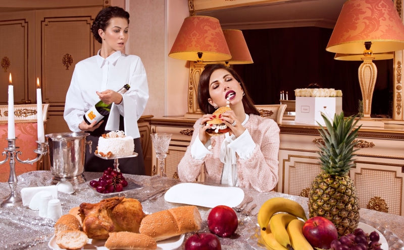 Fashion, clothes, Clothing, Pearls, healthy lifestyle, Girl, wellbeing, preparation, Luxury, women, young women, lifestyle, togetherness, wealth, refreshment