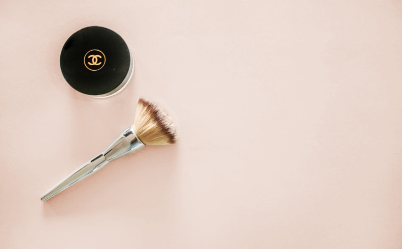 close-up, makeup, make up brush, background, studio shot, from above, fashion, lifestyle, design, 4K, no people, colored background, indoors, beauty, flatlay
