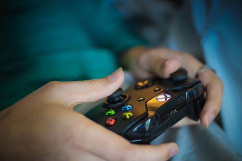 5K, men, human hand, hands, controller, xbox, lifestyles, leisure activity, child, midsection, wireless, finger, person, indoors, close-up, communication