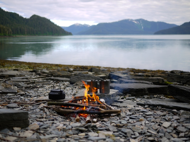 body, water, summer, fire - Natural Phenomenon, fire, camping, near, nature, sea kayaking, 4K, lake, daytime, outdoors, body of water, mountain, Dinner