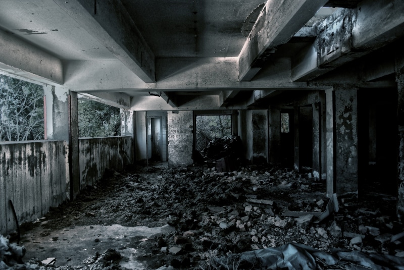 run-Down, empty, grunge, horror, no People, doomsday, absence, asylum, architectural column, loneliness, wall - Building Feature, light, exit, rotting