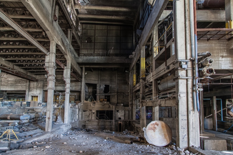 day, messy, 5K, damaged, metal, no people, junk, deteriorated, industrial, black, obsolete, run-down, ruined, inside, architectural column, broken, indoors