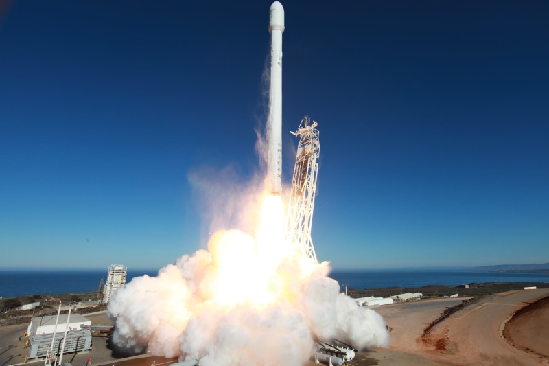 clear sky, missile, fuel, spacecraft, land, transport, nature, launch pad, copy space, factory, 5K, rocket, blue, cape canaveral, outdoors, chimney, burning