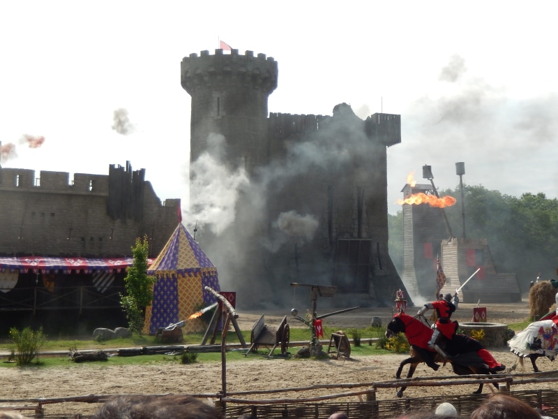 men, incidental people, 2K, adult, only men, building exterior, chimney, steam, architecture, medium group of people, pollution, fumes, building, Middle Ages