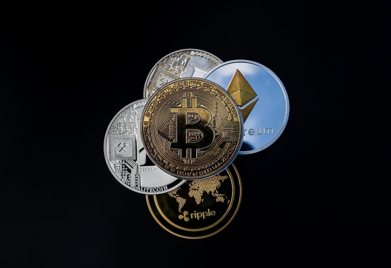copy space, black background, large group of objects, silver colored, bitcoin, ethereum, metal, text, number, cryptocurrency, blockchain, close-up, still life