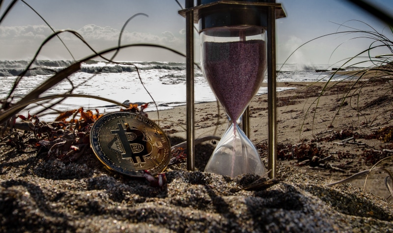 exchange, banking, payment, electronic, finance, hourglass, blockchain, sea, crypto, financial, beach, investment, 4K, cash, still life, close-up, text