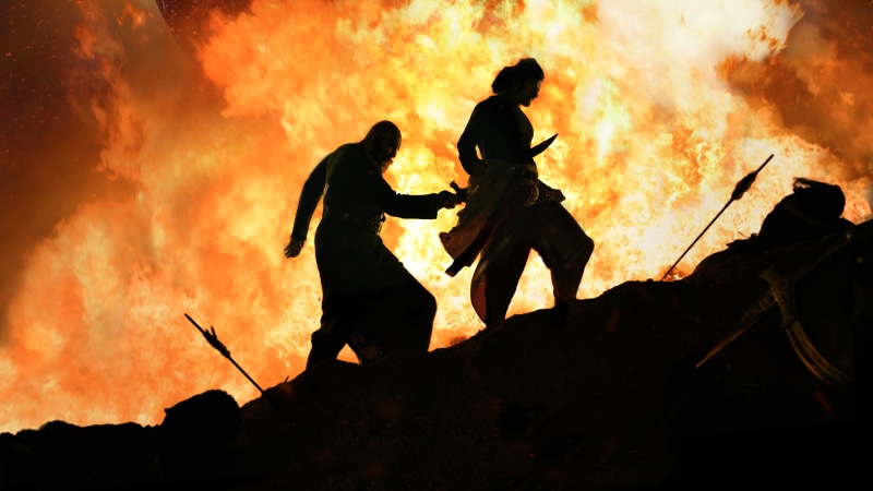 near, fire, 5K, Kattappa, silhouette, two, men, Prabhas, 4K, Baahubali 2: The Conclusion, Sathyaraj
