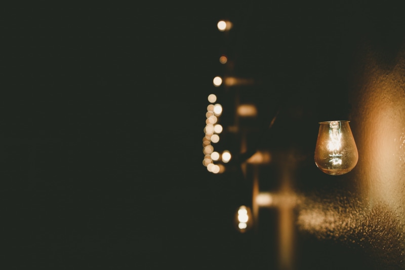 focus, bulb, lighting equipment, illuminated, domestic room, dark, drink, 5K, black background, light, filament, indoors, lens, copy space, shallow, selective focus