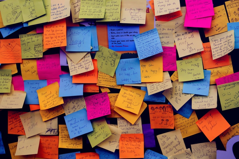 adhesive note, post, backgrounds, non-western script, abundance, message, no people, color, note - message, sticky notes, colorful, note, script, wall - building feature