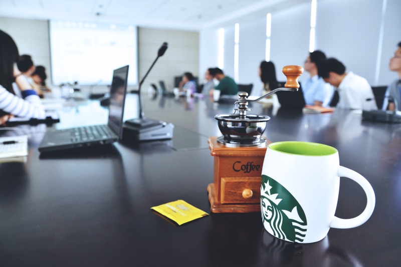 teamwork, white Collar Worker, focus on foreground, work, incidental people, 4K, mug, food/Drink, occupation, place of Work, computer, sitting, people