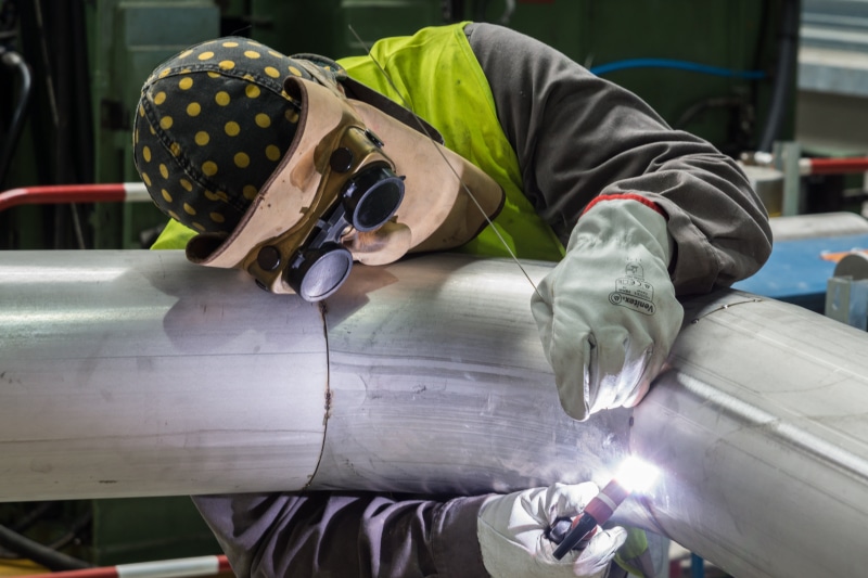 welder, 5K, men, factory, manual Worker, working, technology, protection, indoors, day, real people, pipes, steel, one person, protective workwear, repairing