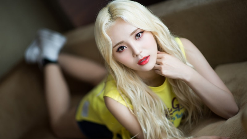 long hair, headshot, indoors, beauty, 720P, people, selective focus, portrait, blonde, innocence, K-pop, childhood, child, beautiful woman, emotion, one person