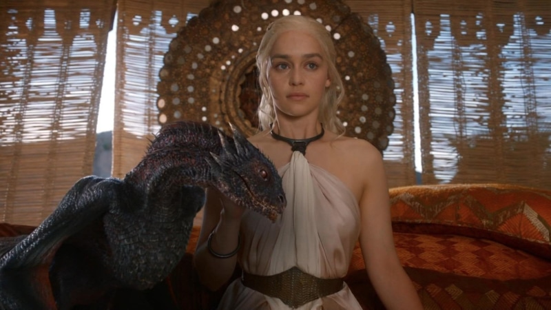 women, Daenerys Targaryen, TV Show, beauty, real people, Emilia Clarke, 1080P, Game Of Thrones, one person, young adult, adult, holding, clarke, looking at camera