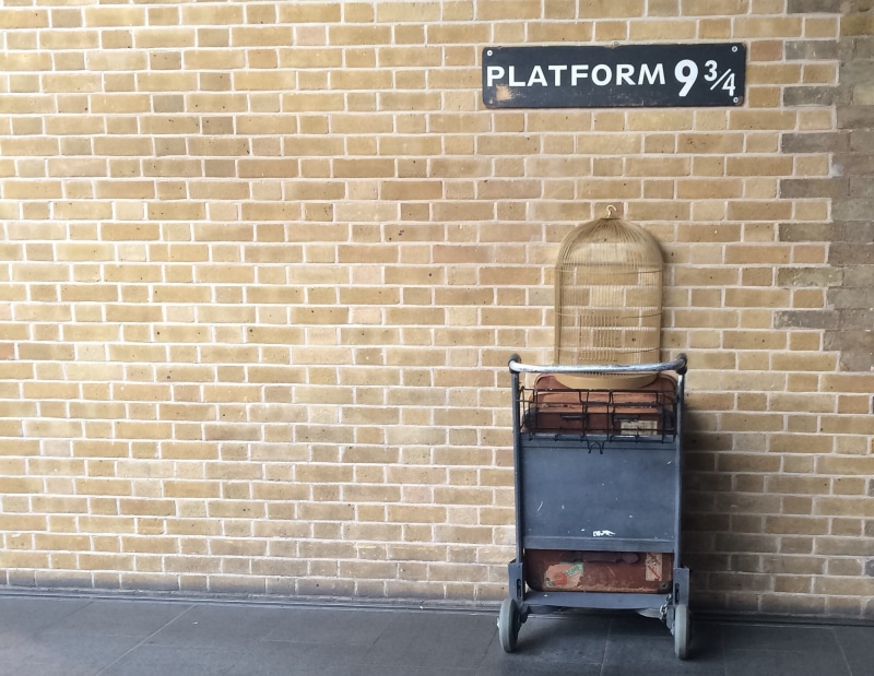 no people, architecture, harry potter, communication, wall, text, outdoors, empty, gray, tool, brick wall, day, absence, 1080P, building exterior, cart