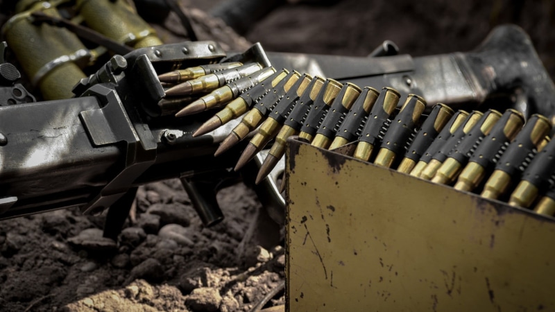 field, focus on foreground, ammunition, security, machine gun, weapon, work tool, metal, selective focus, bullets, assault, 1080P, still life, recoil