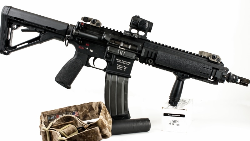 weapon, film industry, white, aiming, army, weapons, crime, black, bullet, HK416, machine gun, government, assault, sign, white Background, machinery, communication