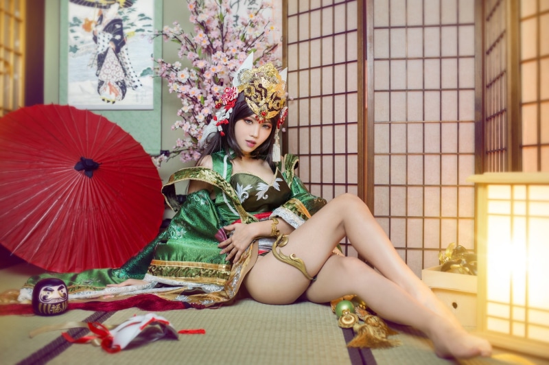 style, pose, face, floor, Asian, costume, makeup, look, hip, green, red, 1080P, hairstyle, headdress, room, background, interior, image, feet, long-haired