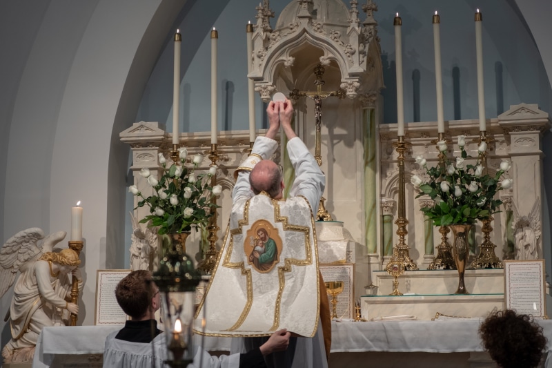 5K, flower, architecture, celebration, statue, human, interior design, standing, latin mass, representation, religion, mass, sculpture, building, belief