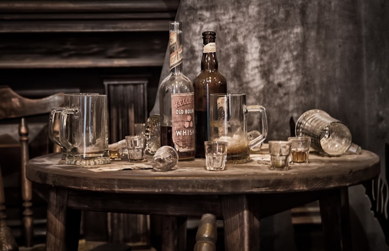 bottles, drinking glass, table, alcohol, whiskey, 1080P