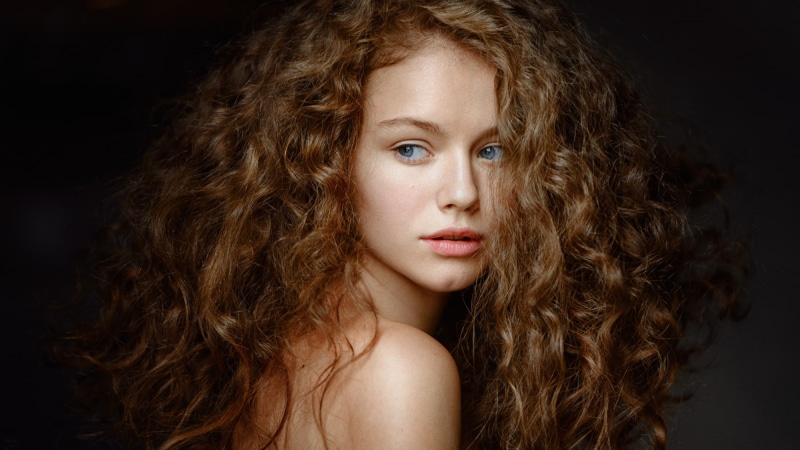 indoors, face, portrait, women, Alina Zaslavskaya, bare shoulders, women indoors, looking away, curly hair, long hair, brunette, blue eyes, Georgy Chernyadyev