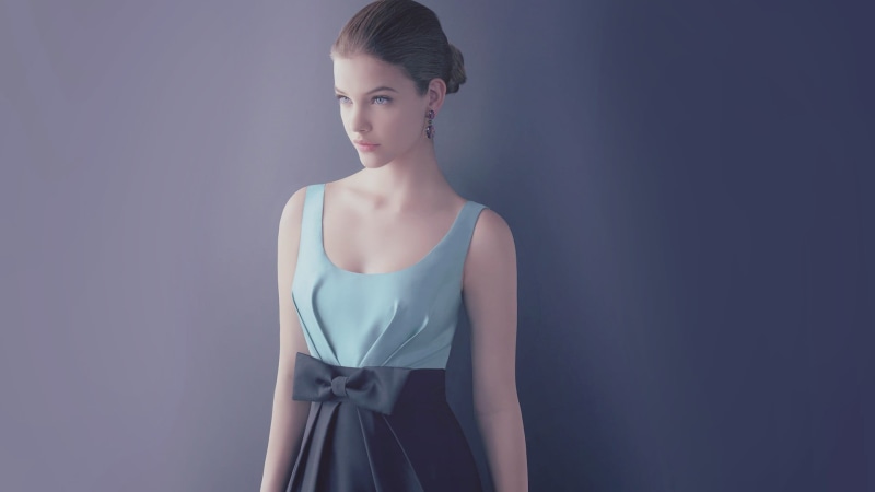 young women, sleeveless, adult, studio shot, three quarter length, indoors, blue eyes, copy space, hairstyle, black, front view, simple background, fashion
