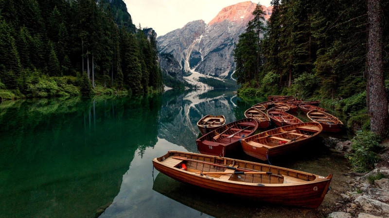 lake prags, dolomites, south tyrol, lake, italy, boat, prags dolomites, reflection, water, tree, nature, wilderness, pragser wildsee, landscape, 4K, lake