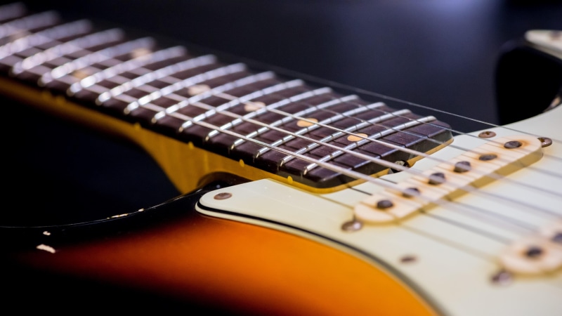 5K, no people, control, electrical equipment, noise, string, equipment, fender stratocaster, electronic musical instrument, musical instrument string