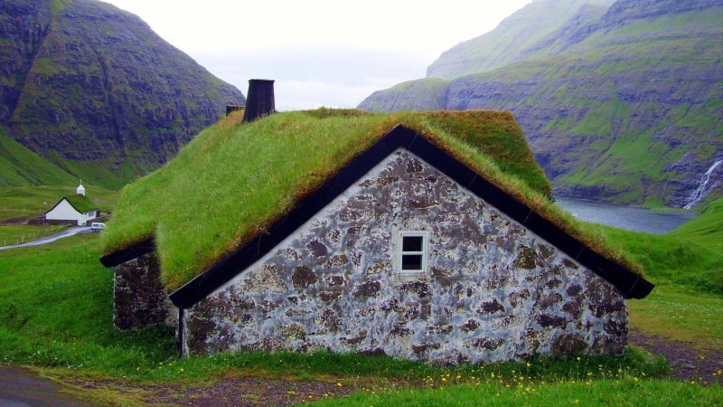no people, mountain, beauty in nature, field, grass, landscape, rooftops, built structure, building exterior, environment, gray, building, day, sky, 1080P
