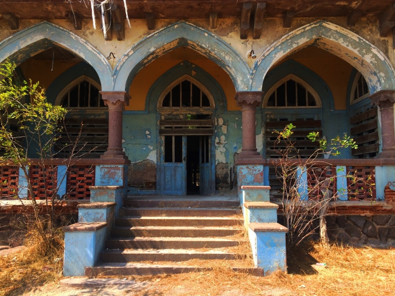 stately, forget, old, built structure, nature, history, input, outdoors, steps and staircases, artfully, broken, no people, weathered, old building, arched