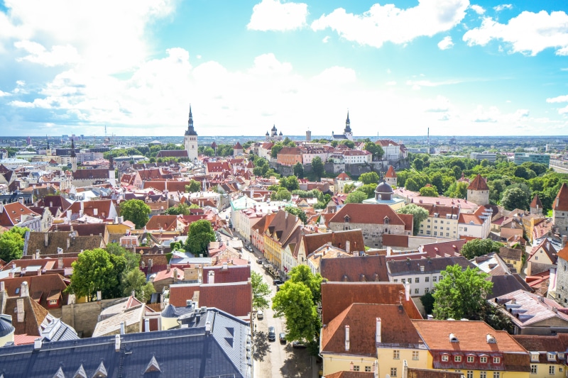 cathedral, architecture, outdoors, crowd, world heritage site, famous Place, tower, nature, church of the stationary, townscape, building Exterior, city