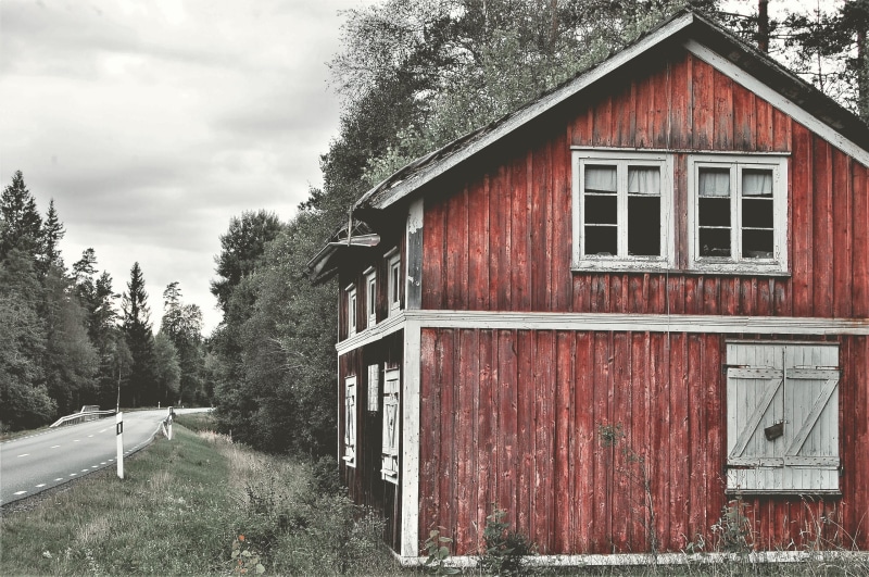 residential district, house, plant, 2K, windows, cloudy, facade, wooden, outdoors, no people, land, day, building, grass, sky, wood - material, rustic