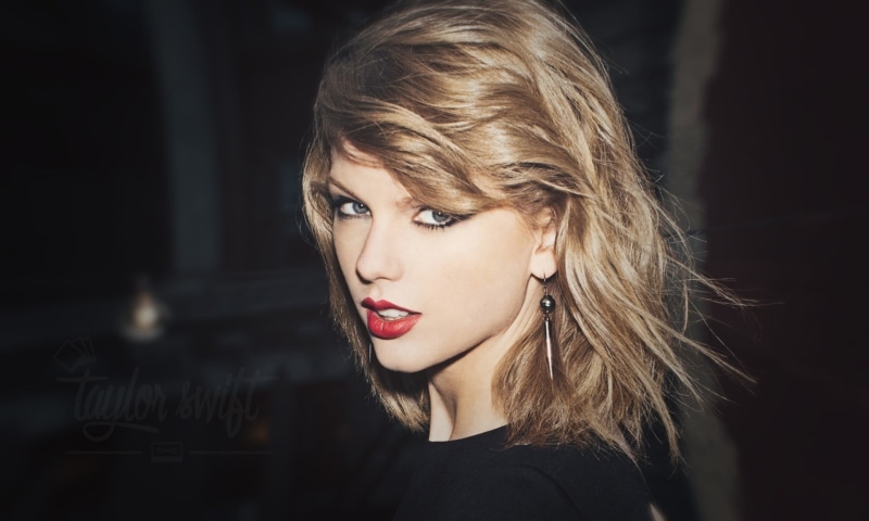 focus on foreground, close-up, looking at camera, beauty, headshot, hairstyle, lipstick, hair, blonde, 1080P, Taylor Swift, lifestyles, blond hair