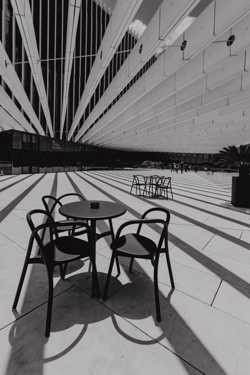 white, edp, minimalist, shadow, day, seat, 5K, absence, minimal, built structure, sunlight, no people, outdoors, bench, lisboa, headquarters, flooring