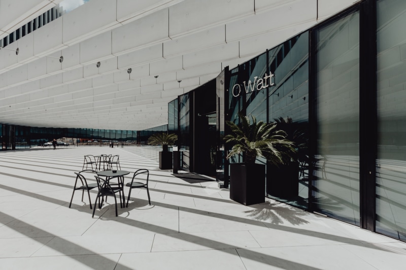 nature, edp, potted plant, shadow, cafe, outdoors, lisbon, lisboa, 5K, portugal, architect, building exterior, aires, seat, building, chair, minimal, modern